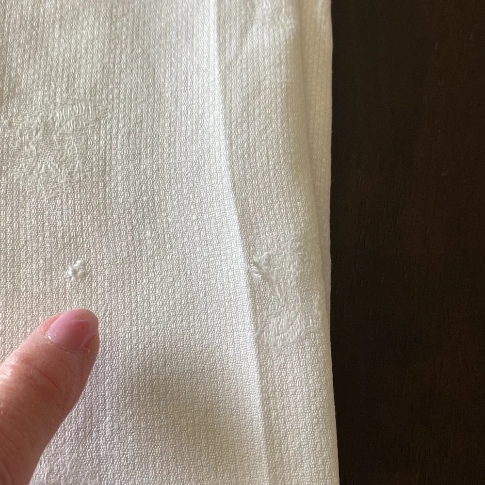 Beautiful Vintage Creamy White Crocheted Ruffled Edge Towel!